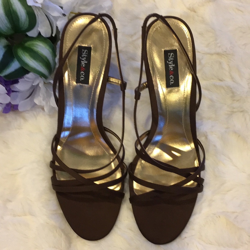 Chocolate Strap Heels 👠 Sz 8